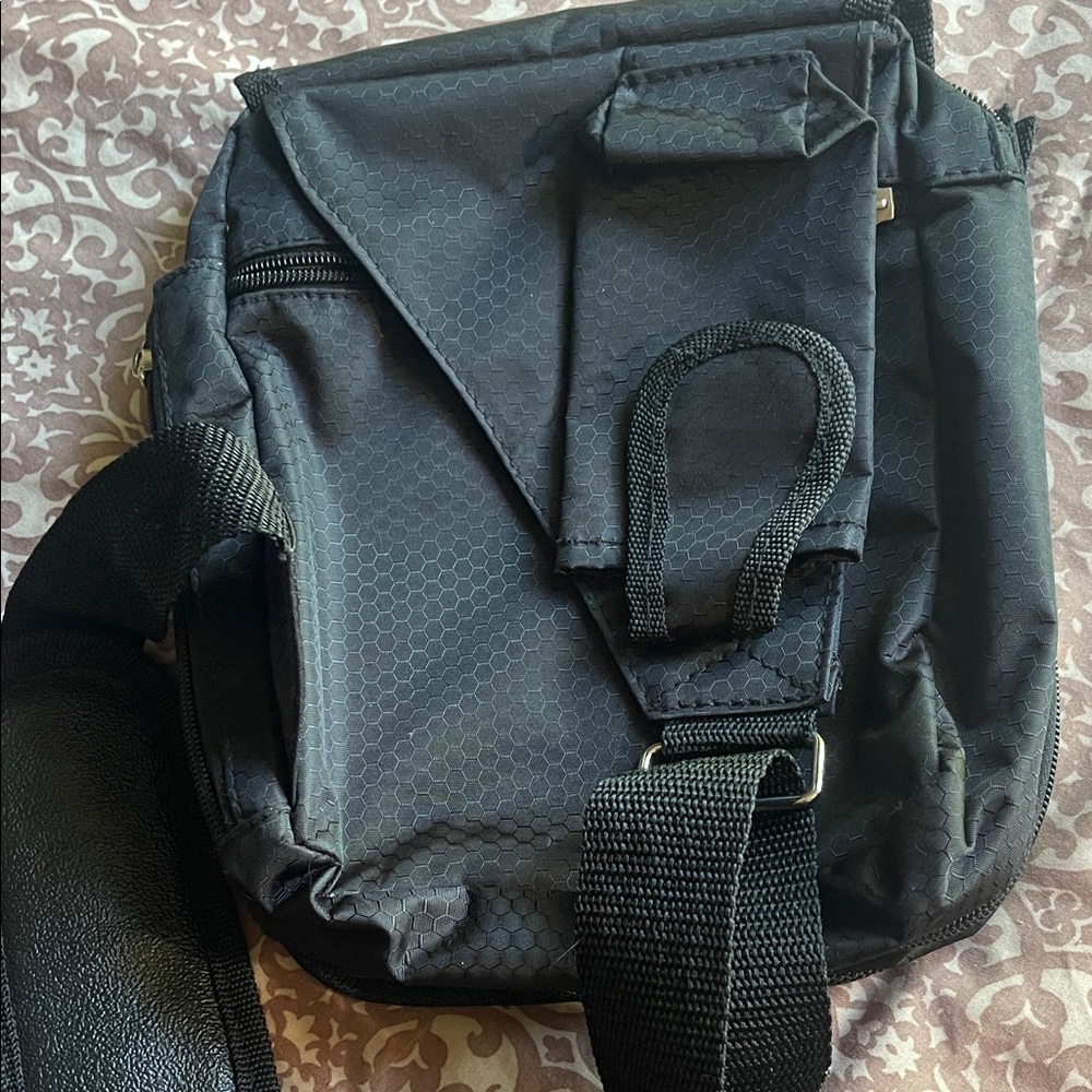Stylish Black Messenger Bag by Heys - Picture 9 of 12
